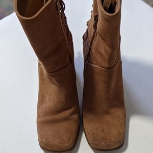 Tan suede boots with tassels. US 5 / 3 inch heel. Brown ankle boots for Autumn